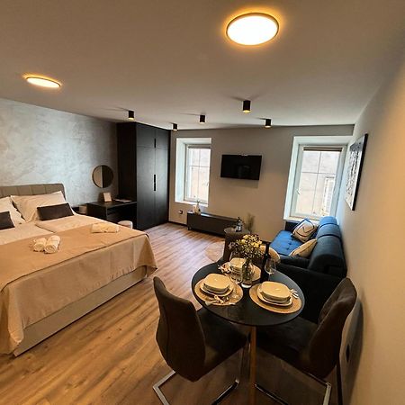 Studio Apartman Versi Old Town Zadar Exteriör bild