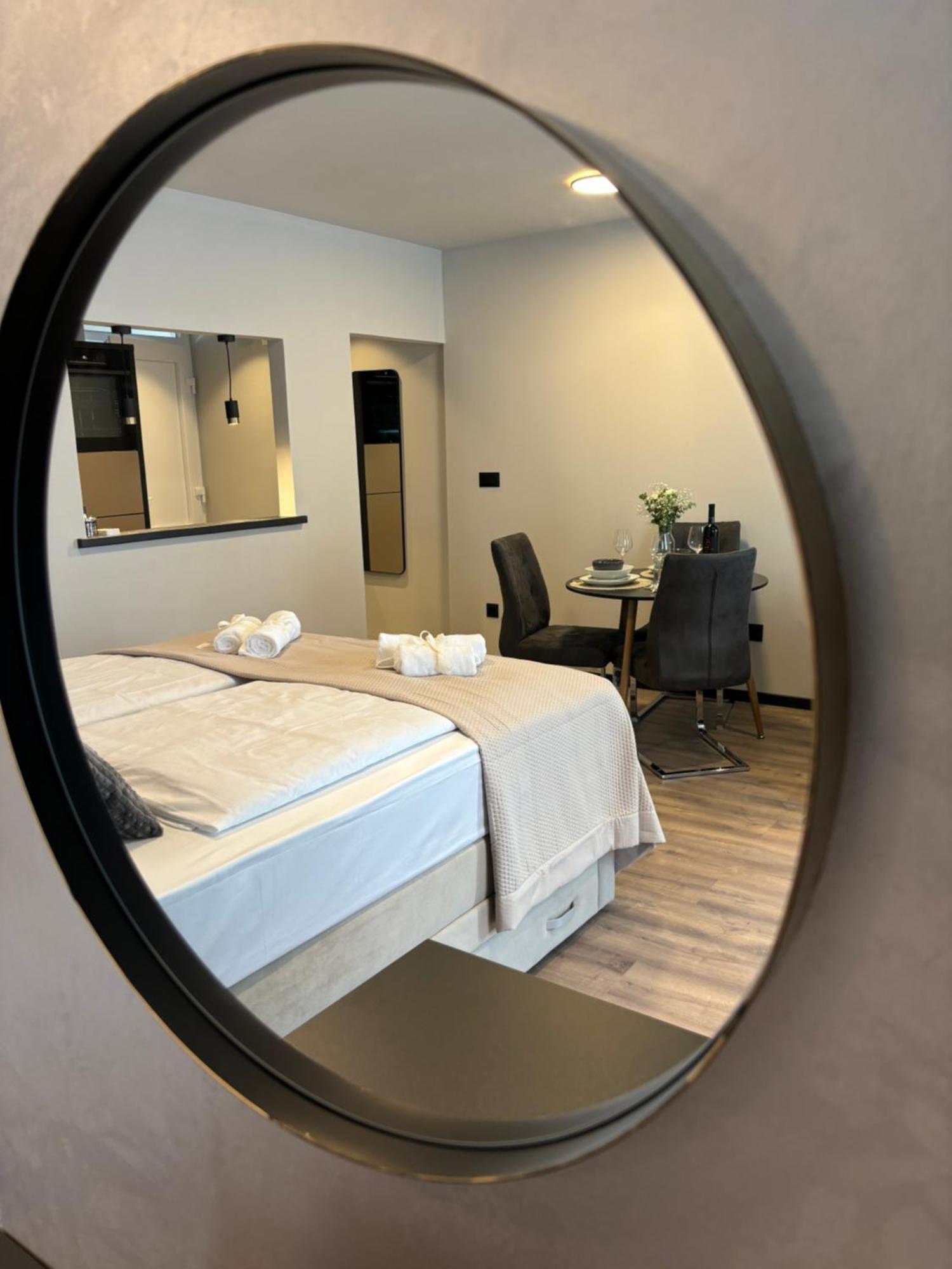 Studio Apartman Versi Old Town Zadar Exteriör bild