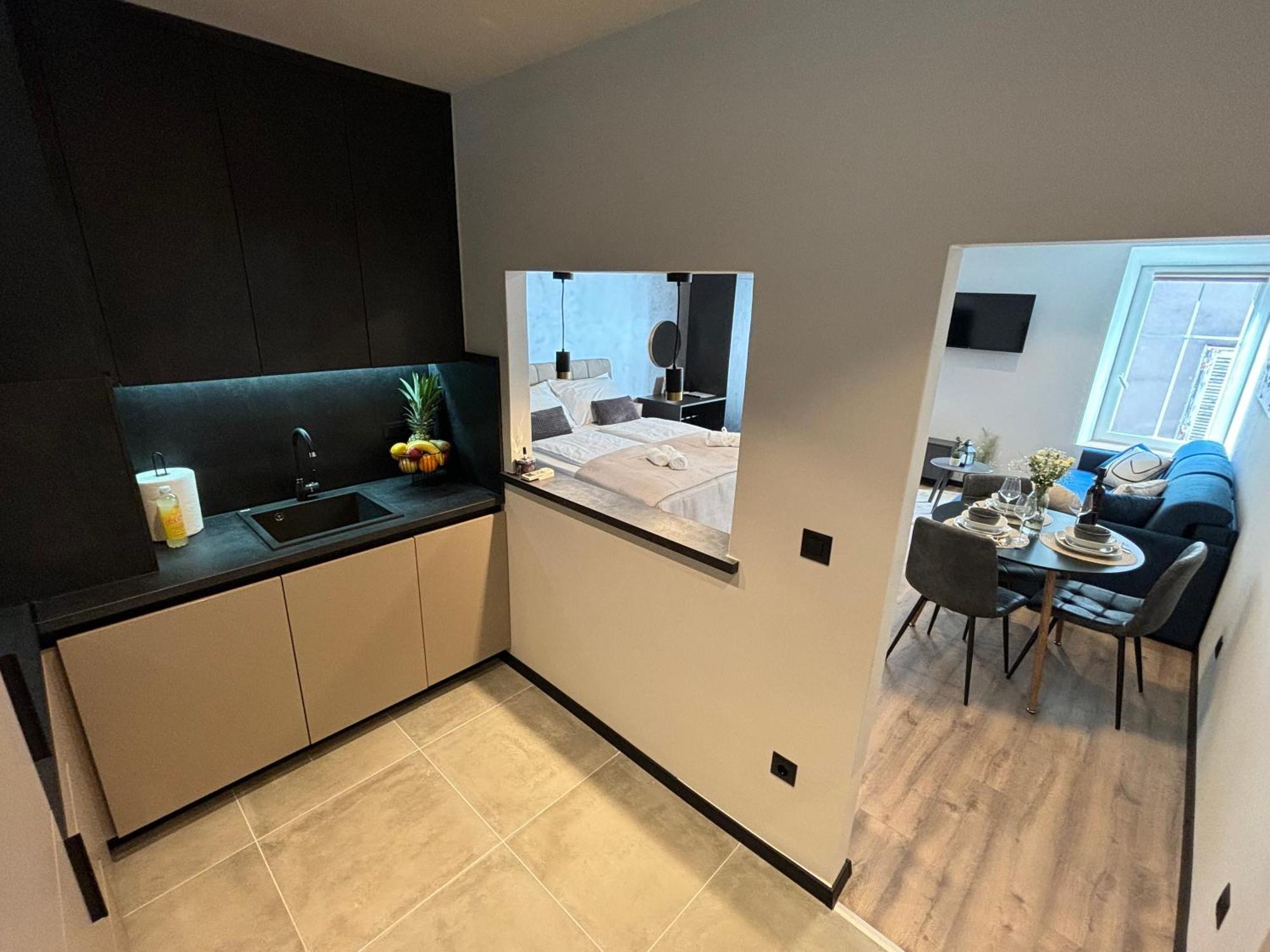 Studio Apartman Versi Old Town Zadar Exteriör bild