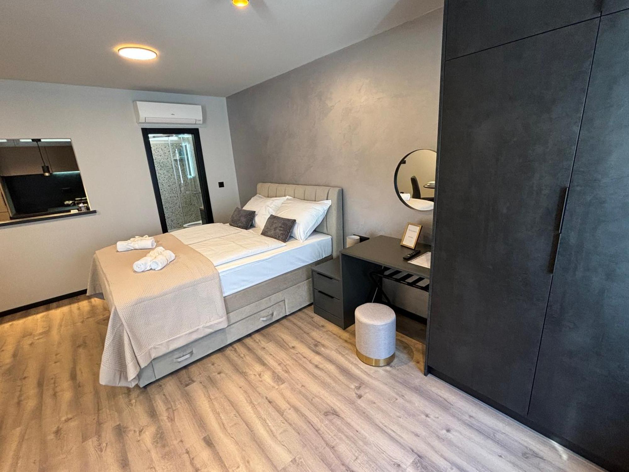 Studio Apartman Versi Old Town Zadar Exteriör bild